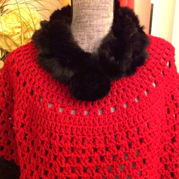 NEW "THE MICHELLE" HANDMADE FUR COLLAR PONCHO - Picture 3 of 8
